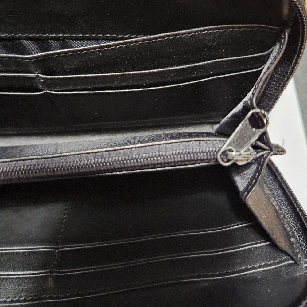 SOLD!!!!! DKNY Black Zip Around Wallet/Vintage - Picture 6 of 8